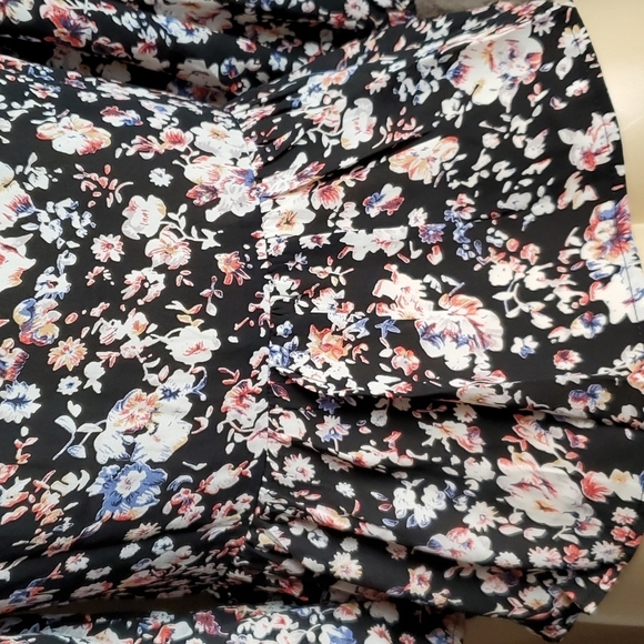 NWT Collective Concepts Black Floral Blouse Siz XS - Picture 7 of 9